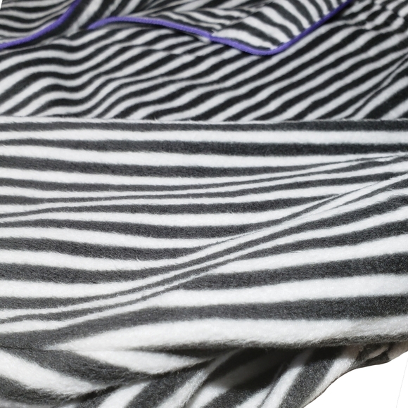 LIKE NEW Simply Vera Vera Wang Striped Pajama Set - Picture 9 of 10